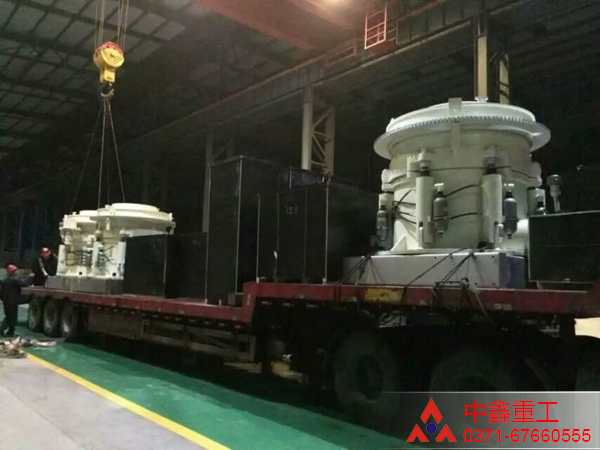 中鑫四台HP300圆锥破碎机连夜发往现场(pic3)