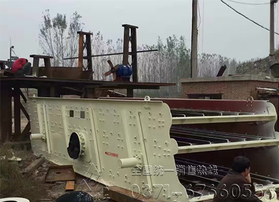 洛阳客户1400型圆锥破安装现场-焦作中鑫重工机械有限公司(pic3)