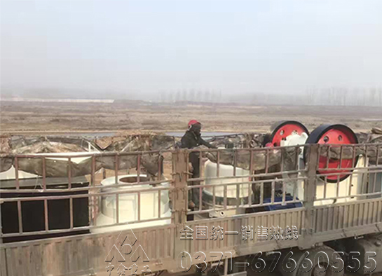 中鑫HP300圆锥破生产线安装现场(pic2)